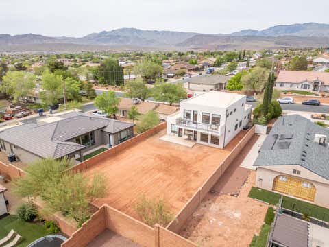 Tiny photo for 324 N 200 E, Ivins, UT 84738 (MLS # 26-270900)