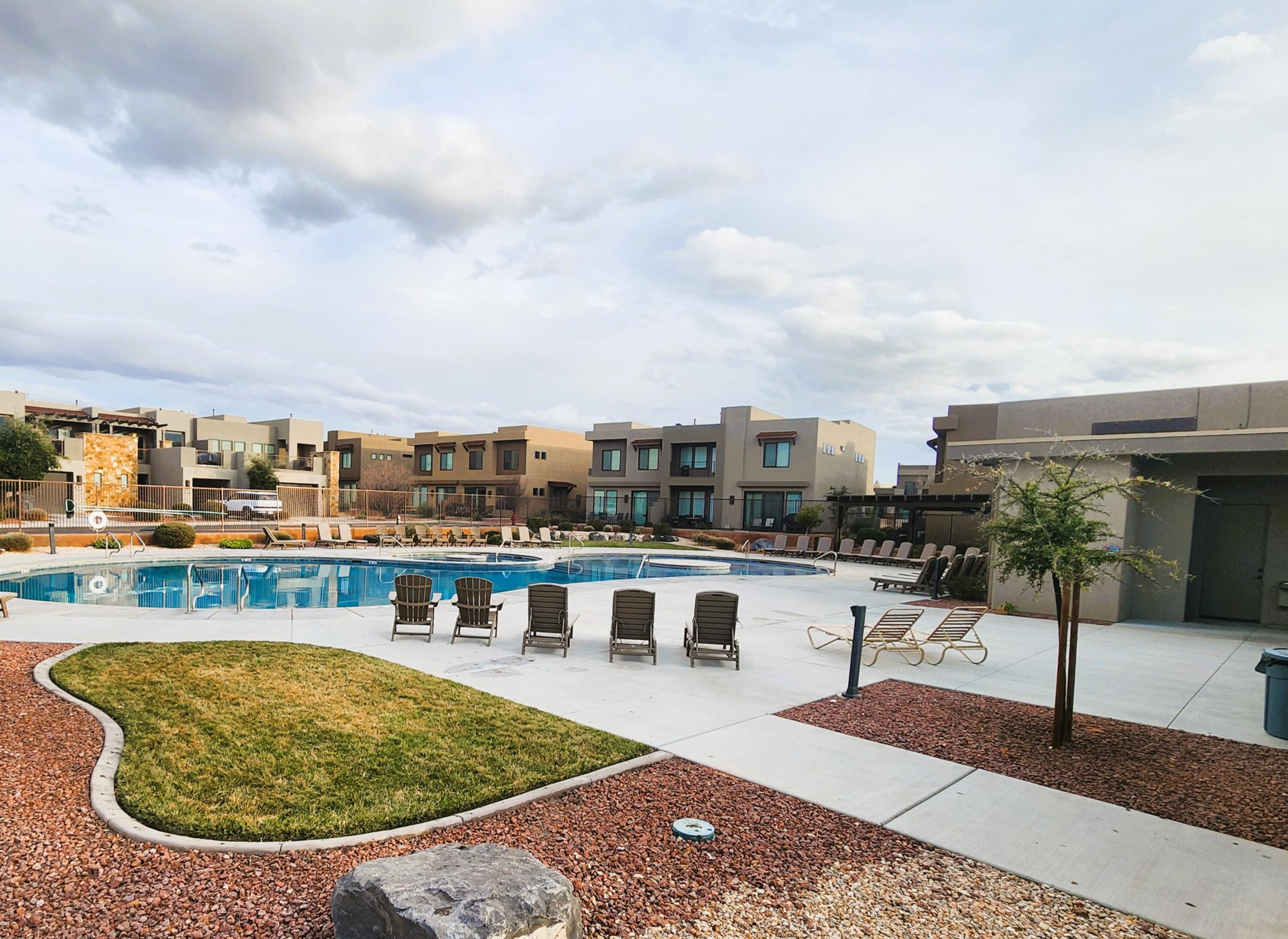 LEDGES OF SG THE ESCAPES - Residential