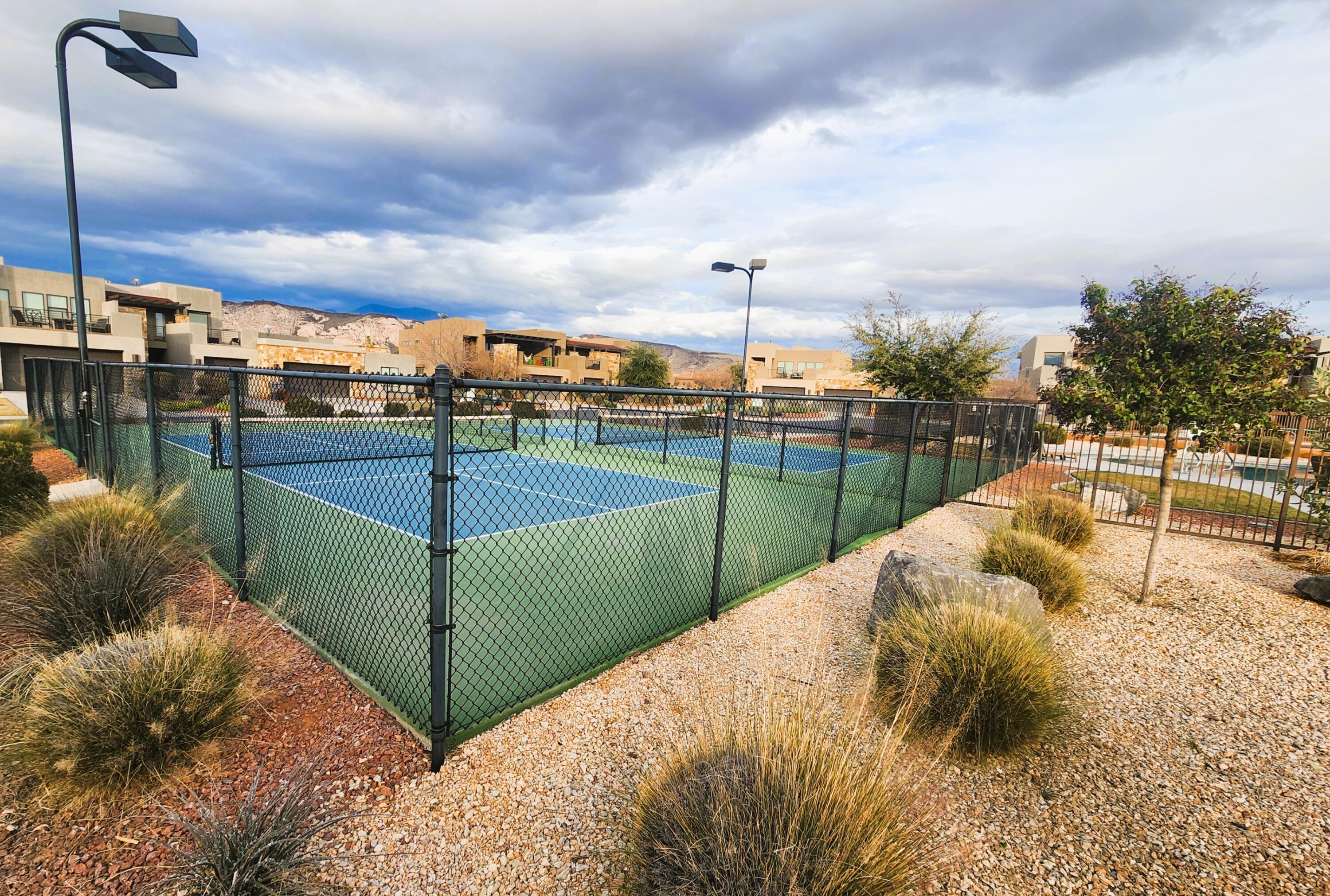 LEDGES OF SG THE ESCAPES - Residential