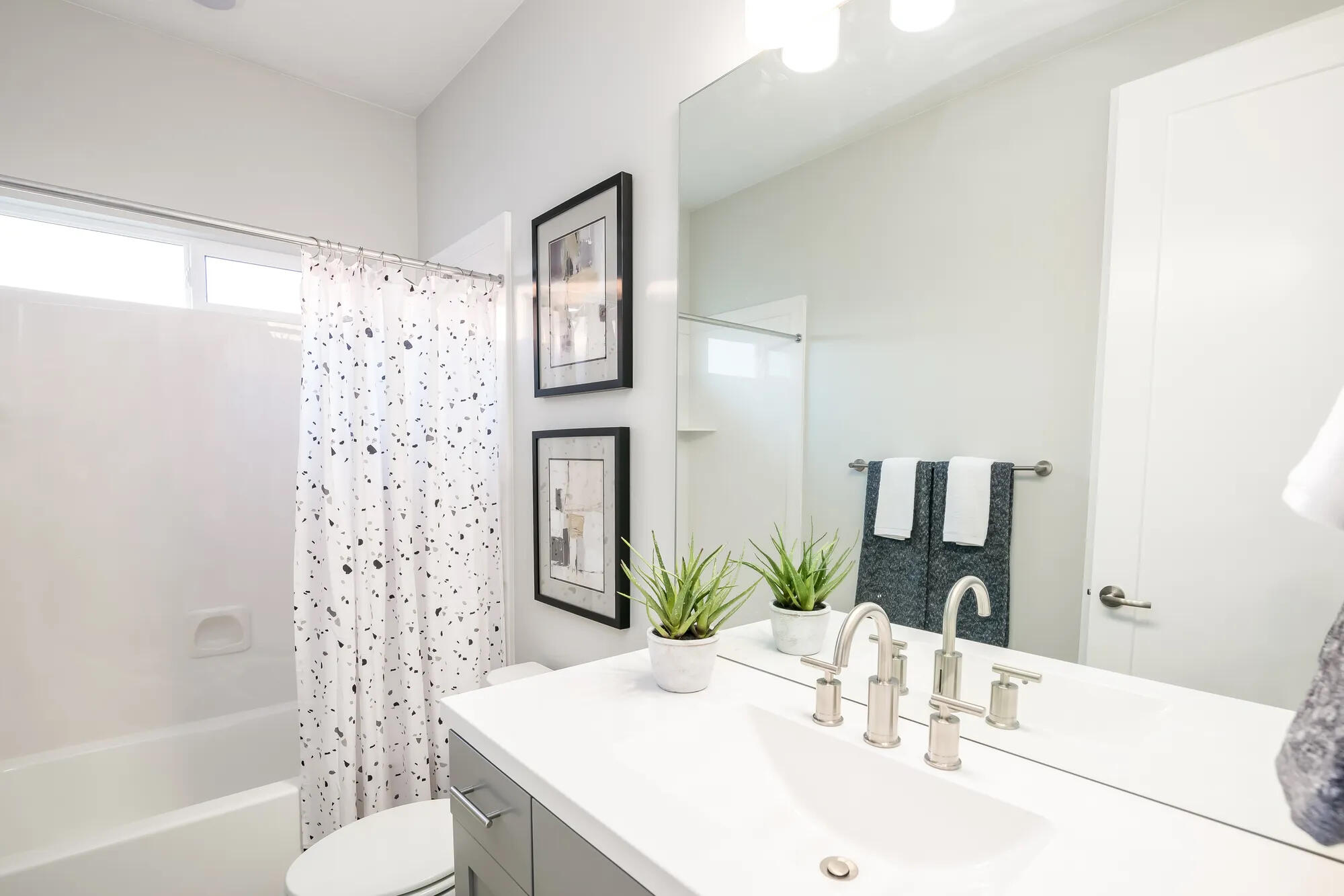 VARANO VISTAS AT DIVARIO - Residential