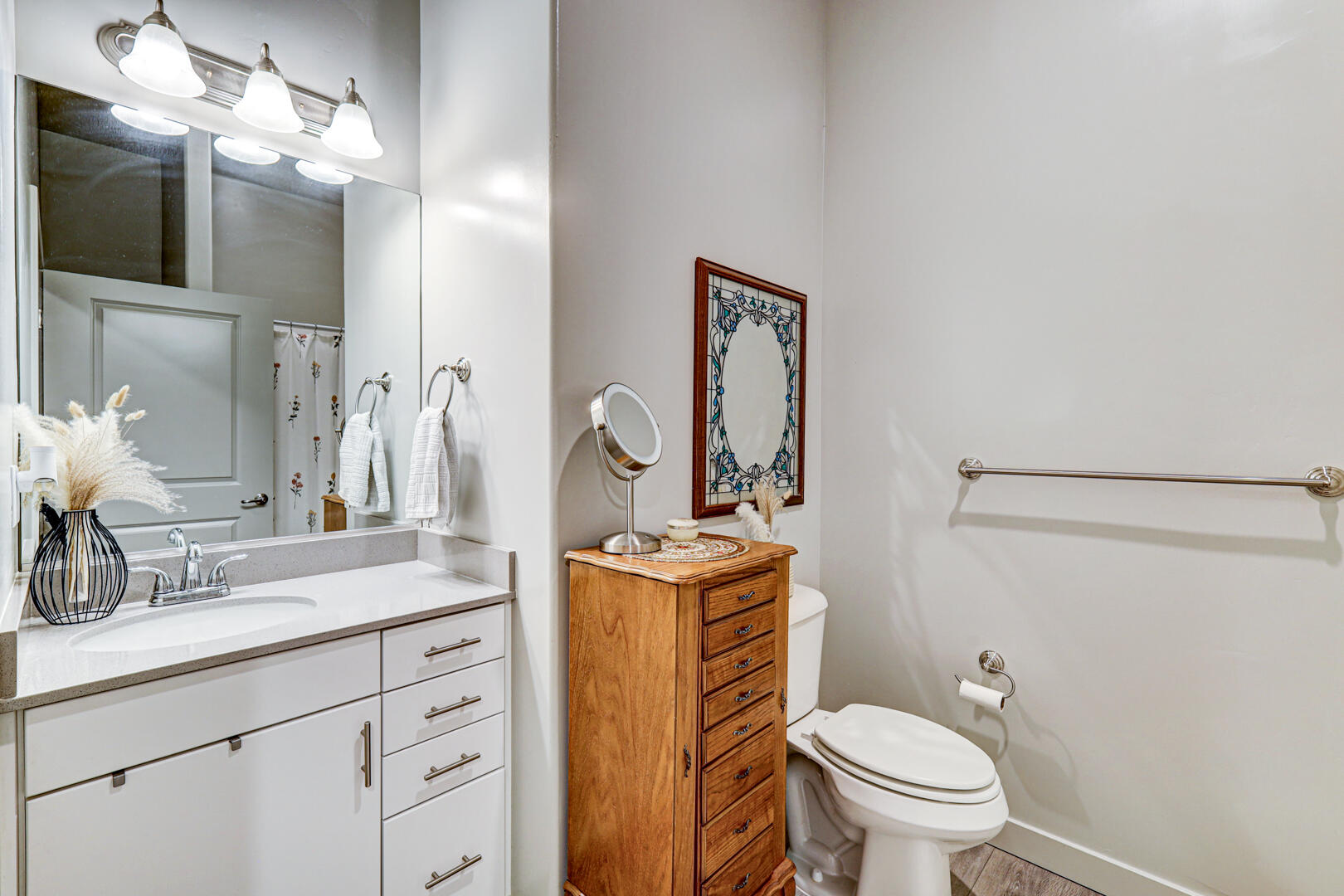 RED VISTA CONDO - Residential