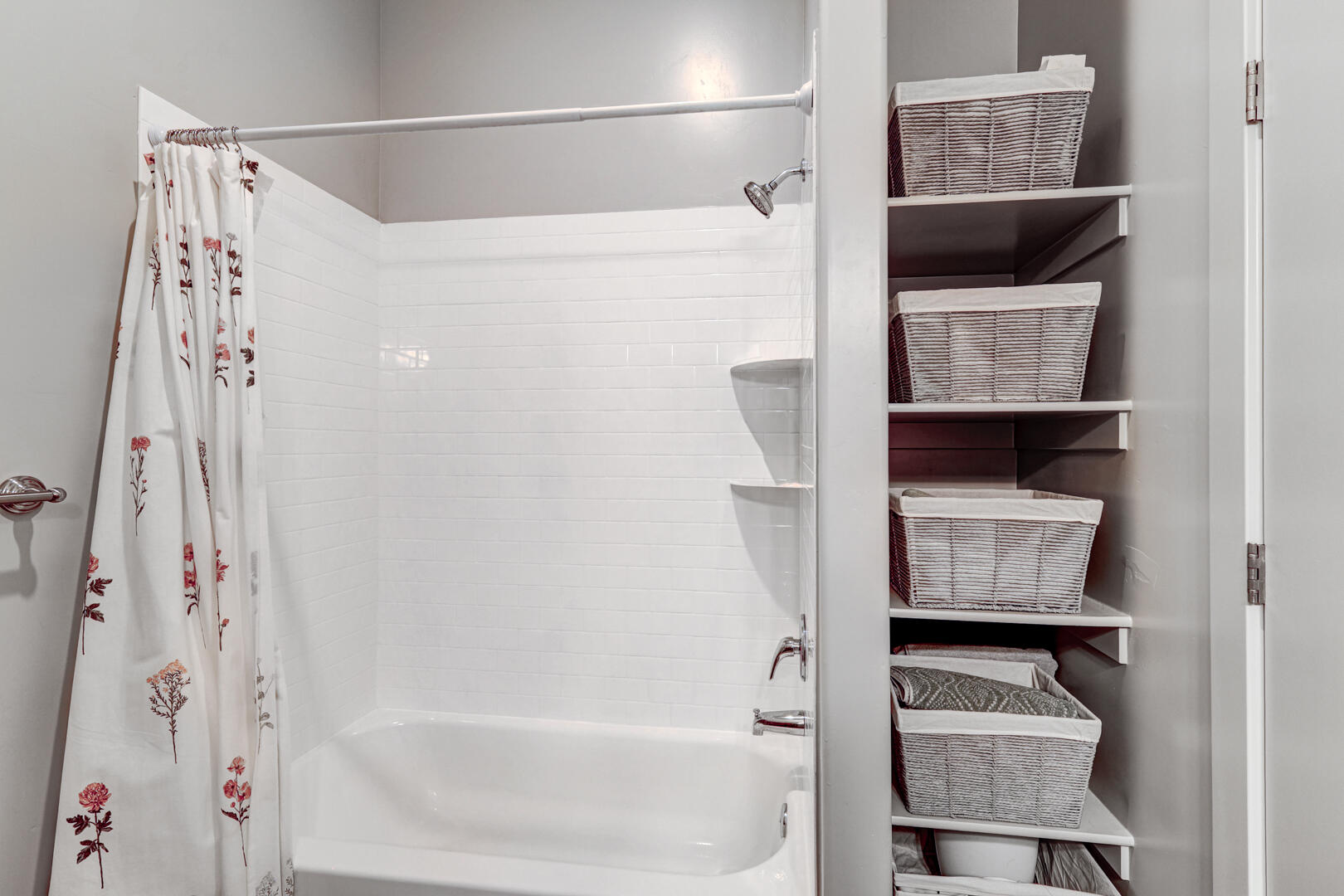 RED VISTA CONDO - Residential