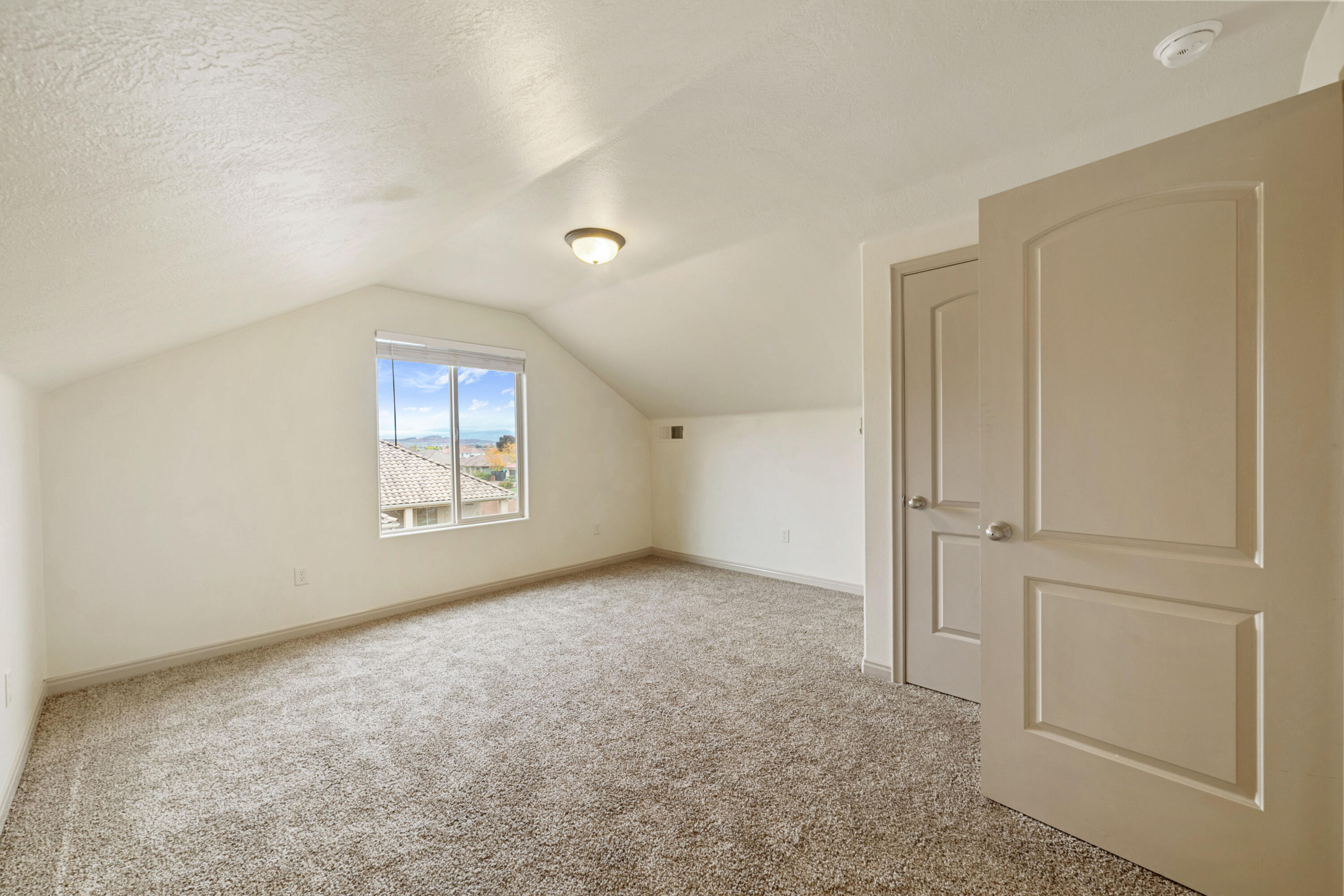 HIGH CHAPARRAL AT THE WASHINGTON BENCH - Residential