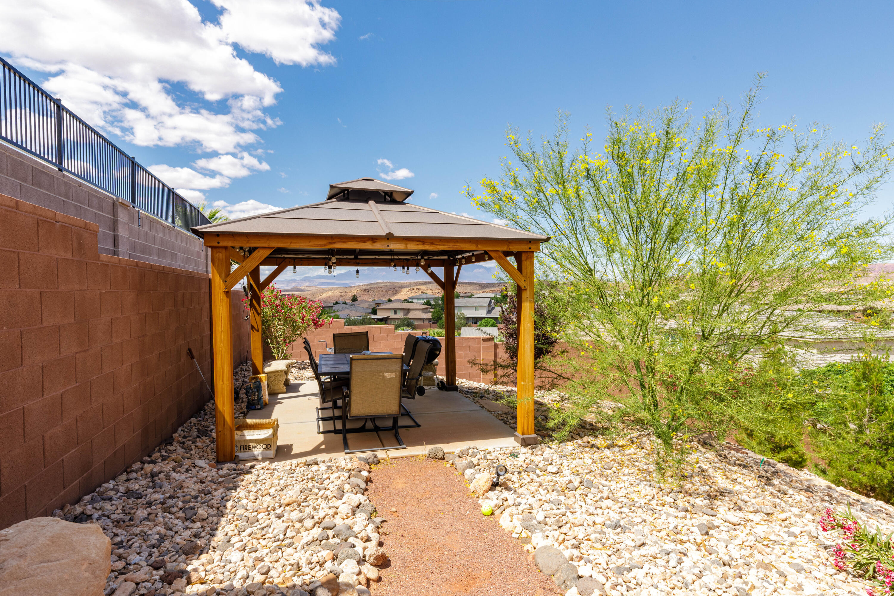 DESERT RIM - Residential