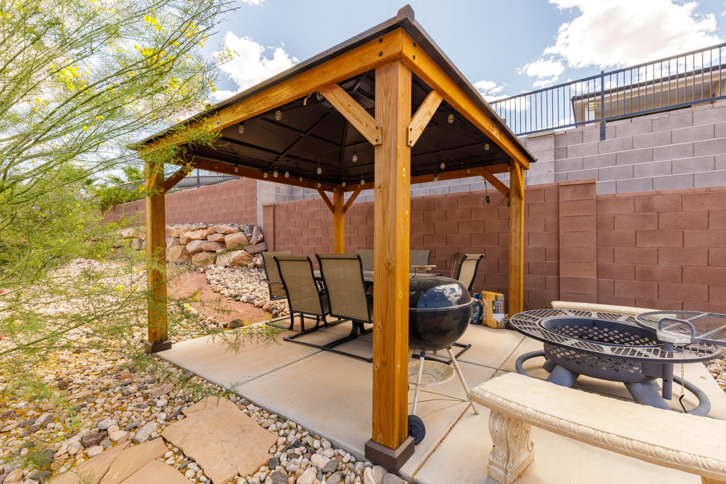 DESERT RIM - Residential