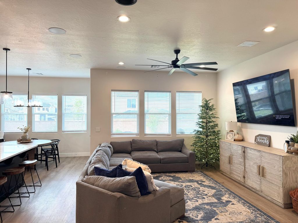 Photo of 3058 E Beartrap Canyon DR, Washington, UT 84780 (MLS # 25-266948)