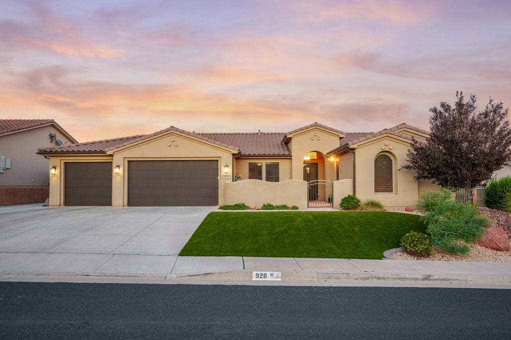Photo of 928 N Via Del Medio, Washington, UT 84780 (MLS # 26-275833)