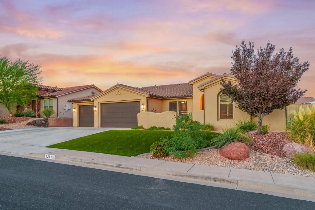 Photo of 928 N Via Del Medio, Washington, UT 84780 (MLS # 26-275833)