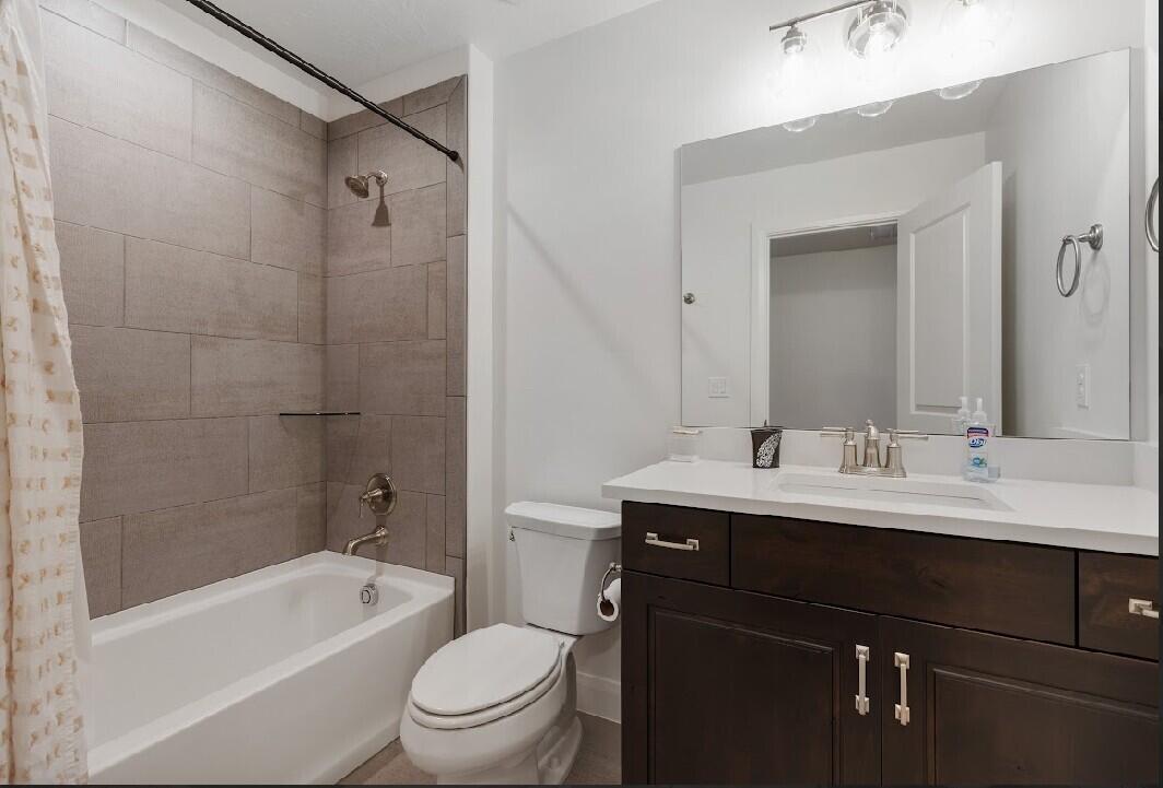 LAKESIDE AT DESERT SANDS - Residential