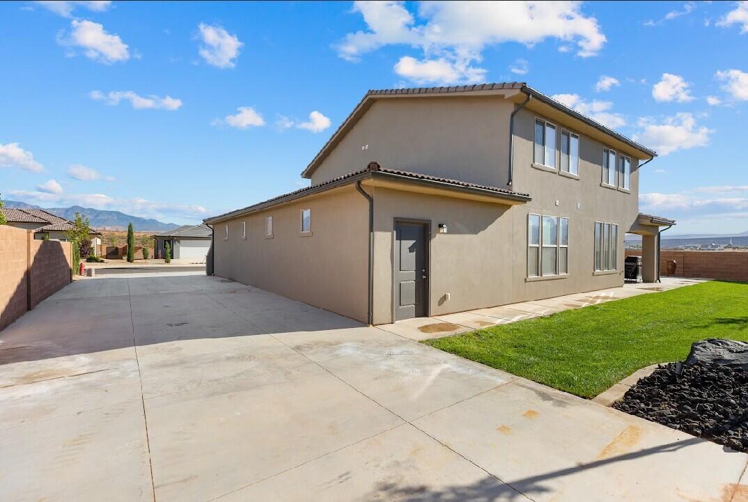 LAKESIDE AT DESERT SANDS - Residential