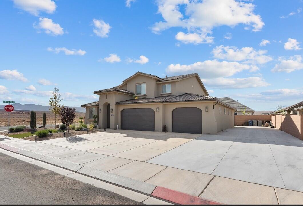 LAKESIDE AT DESERT SANDS - Residential