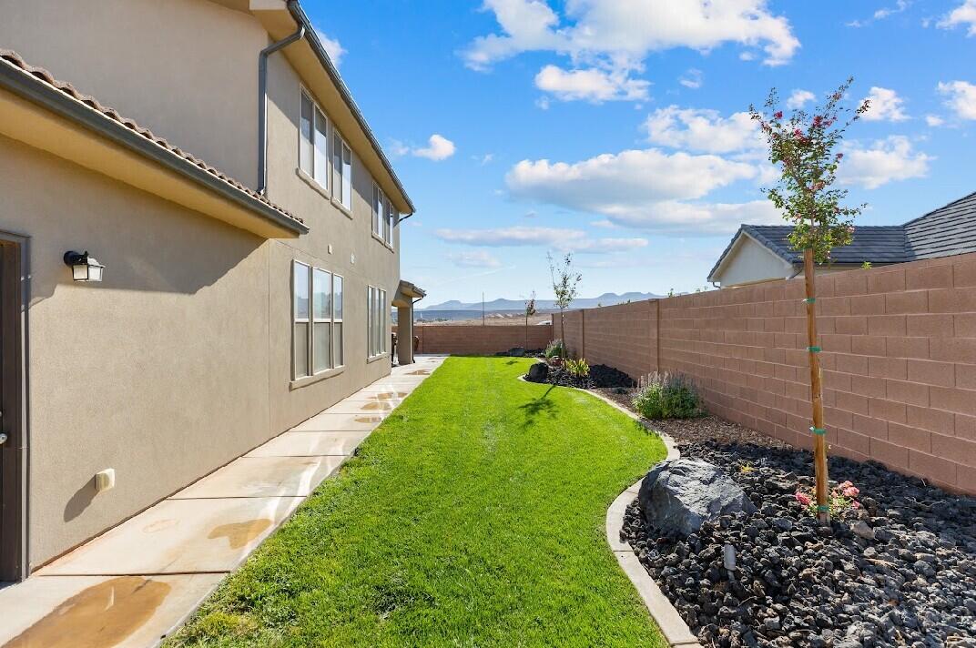 LAKESIDE AT DESERT SANDS - Residential