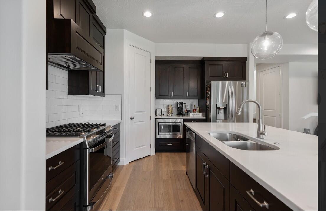 LAKESIDE AT DESERT SANDS - Residential