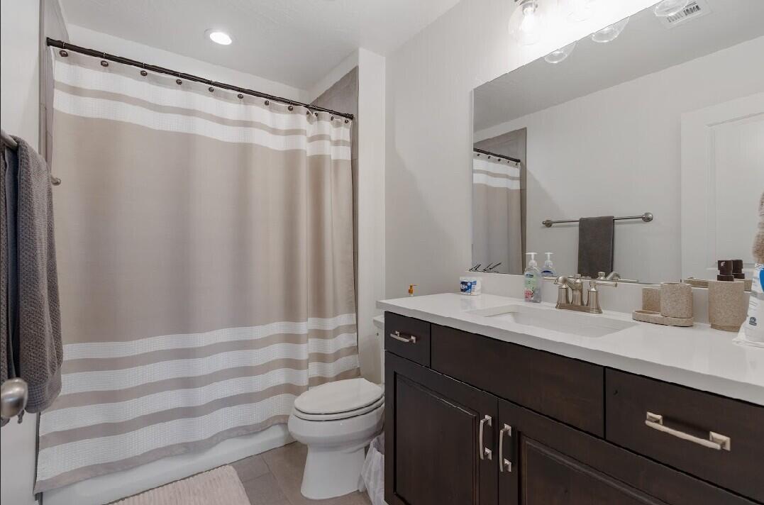 LAKESIDE AT DESERT SANDS - Residential