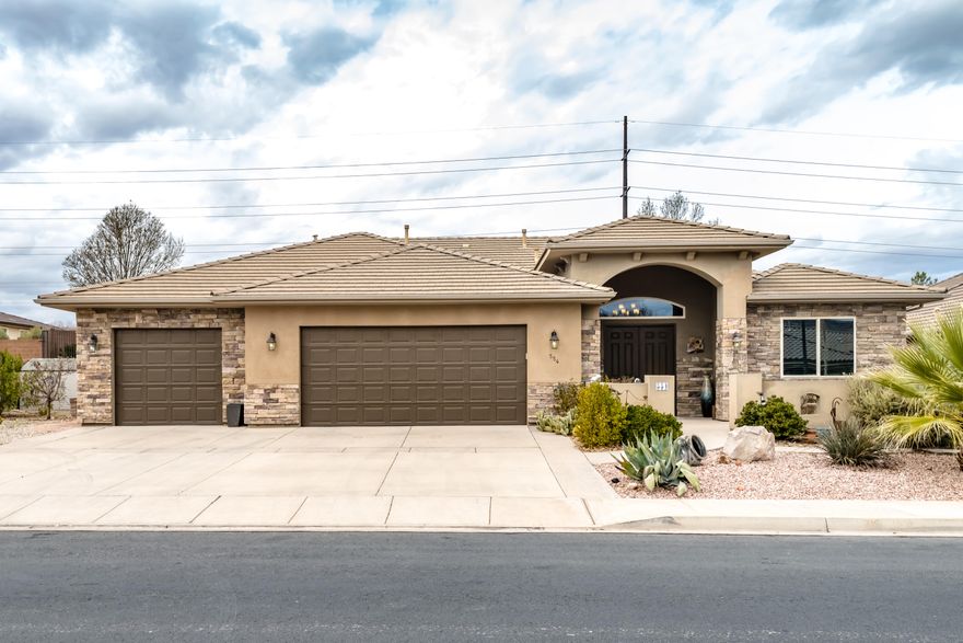 Come see this beautiful home!
Remarkable single story home in the coveted Highlands at Green Valley! Open floorpan with spacious kitchen, including stainless steel appliances and expansive bar seating. Low maintenance xeriscape landscaping on private, quarter acre lot.