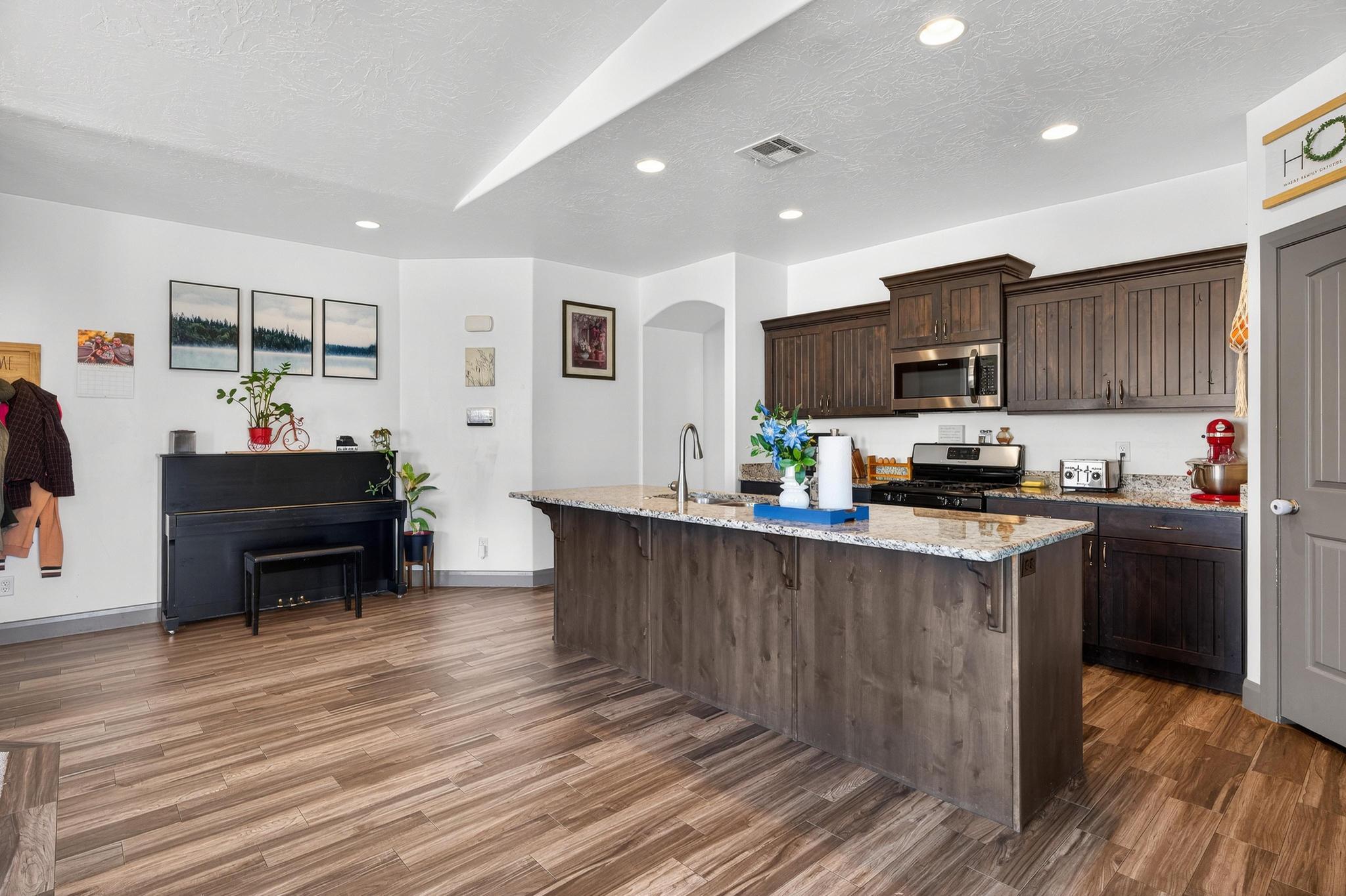 ZIONS GATE ESTATES - Residential