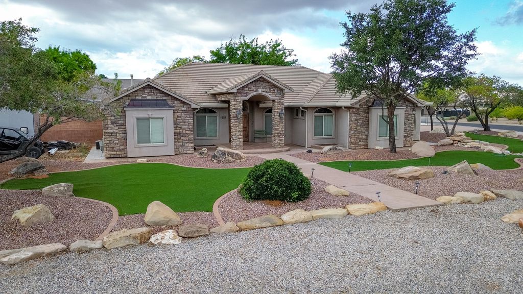 Photo of 1851 W 5400 N, Saint George, UT 84770 (MLS # 25-265615)