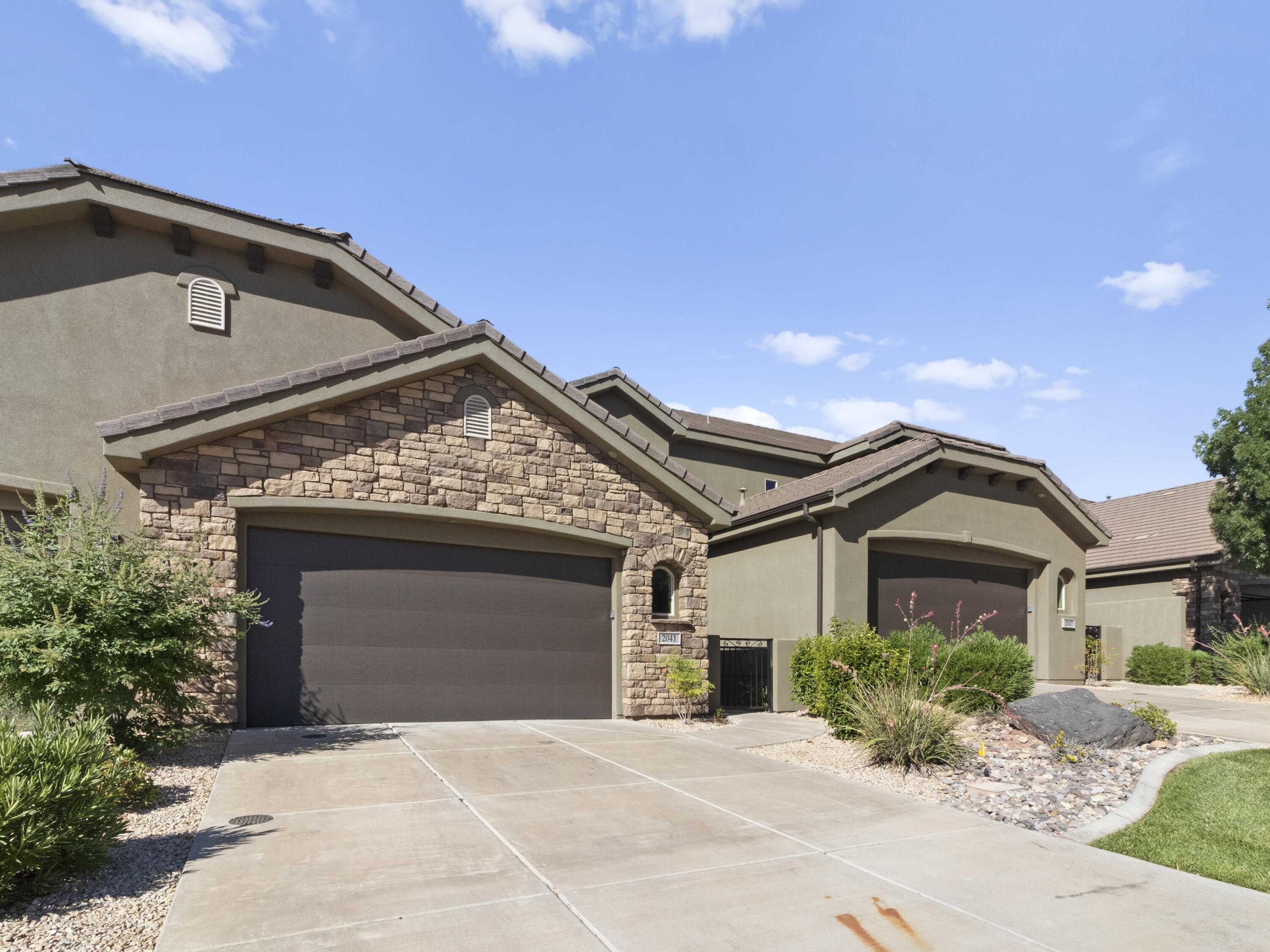 CORAL RIDGE TOWNHOMES - Residential