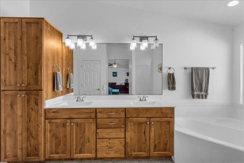 Tiny photo for 1095 E 3685 S, Washington, UT 84780 (MLS # 26-274799)