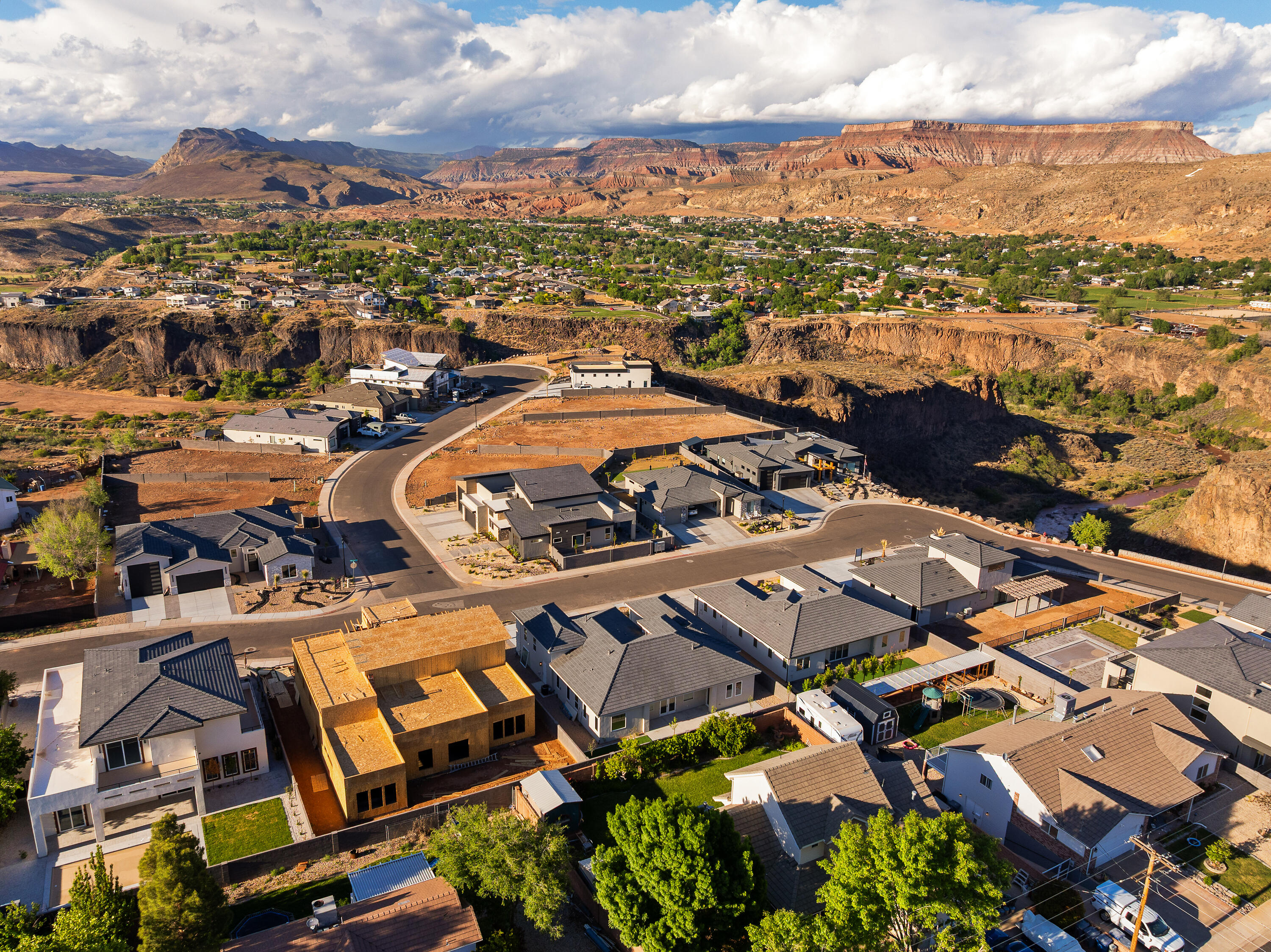 FALCON RIDGE - Residential