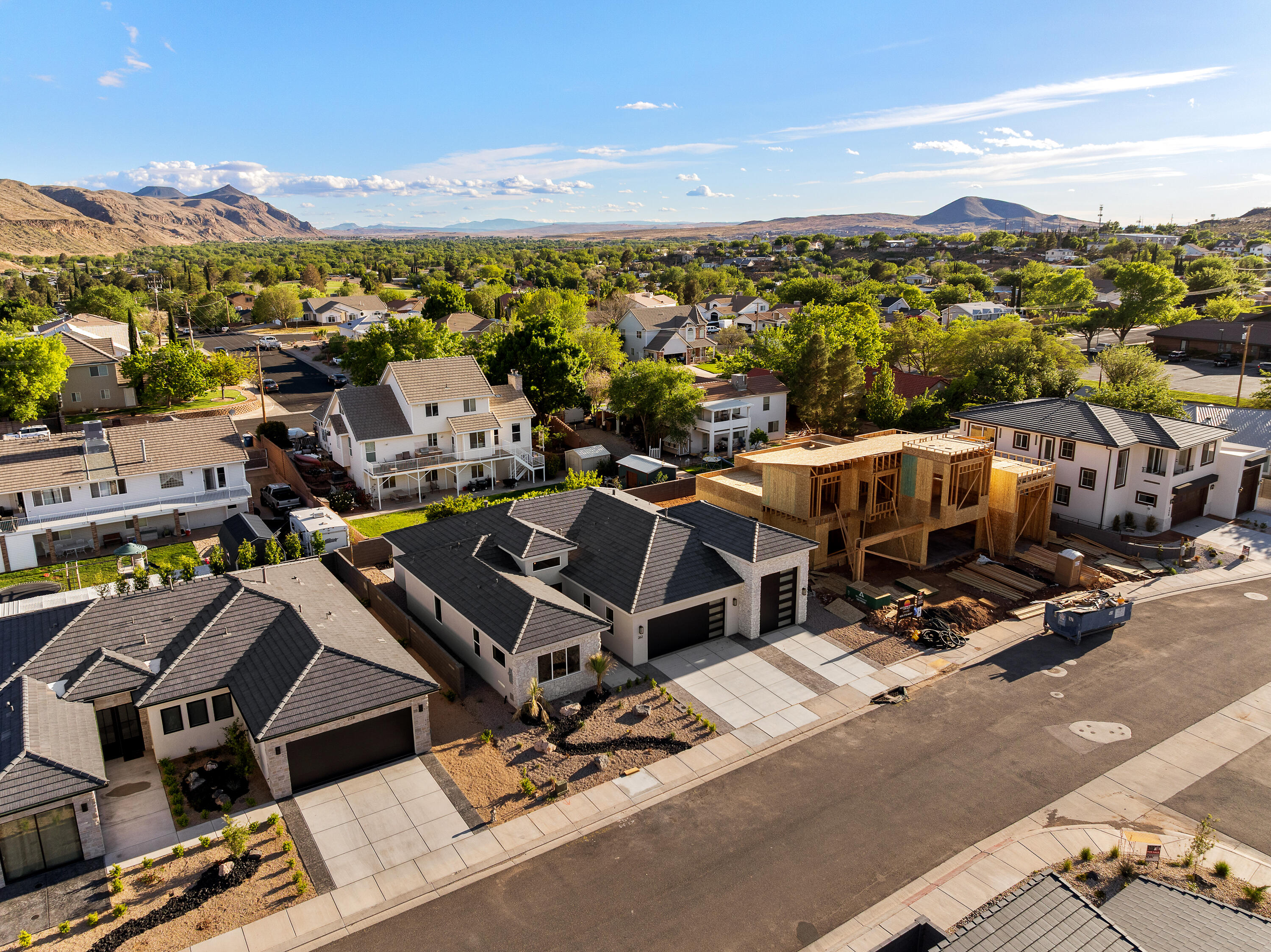 FALCON RIDGE - Residential