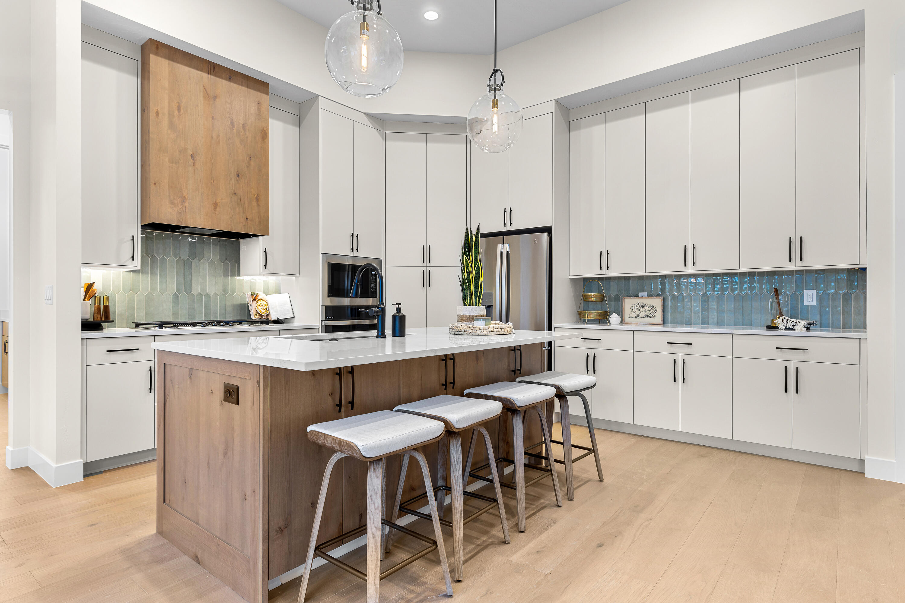 FALCON RIDGE - Residential