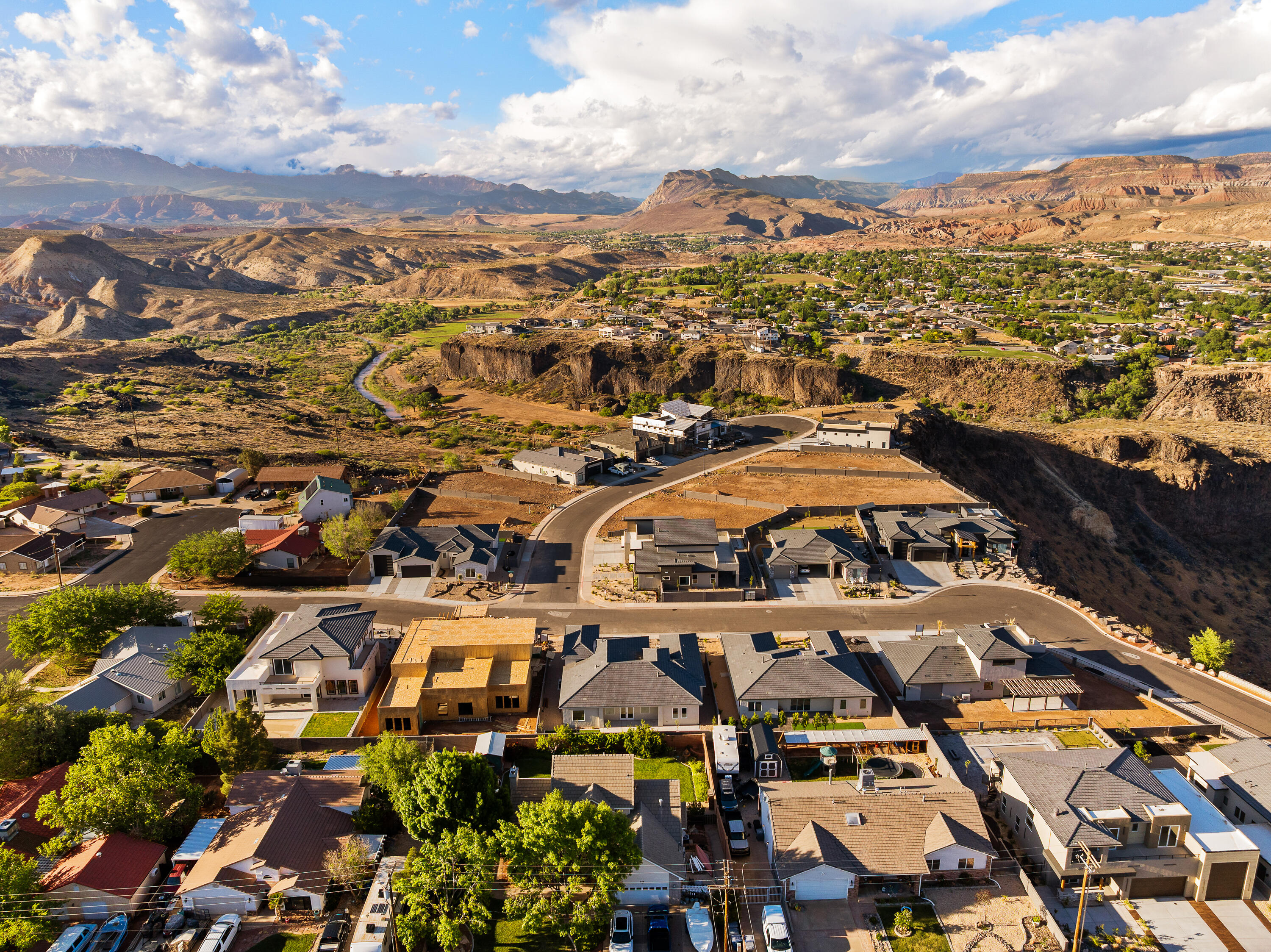 FALCON RIDGE - Residential