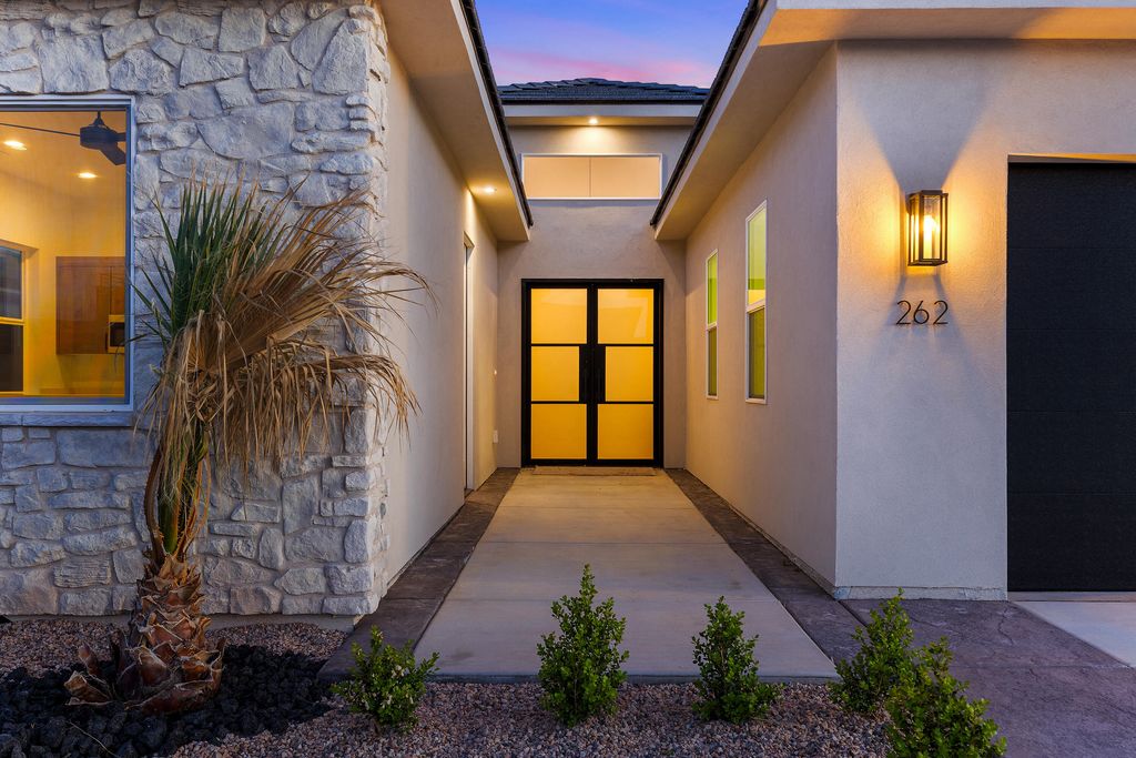 Photo of 262 E 1100 N, Hurricane, UT 84737 (MLS # 26-271358)