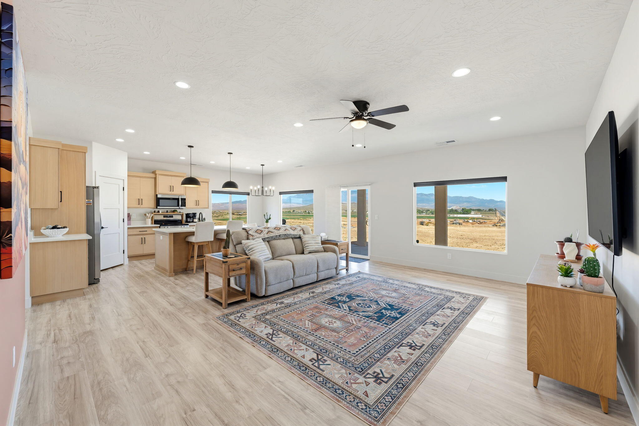 ROCK VIEW ESTATES - Residential