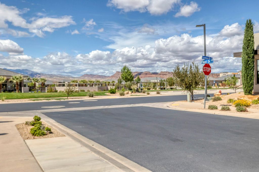 Photo of 1189 W FLOYD DR, Saint George, UT 84790 (MLS # 26-270909)