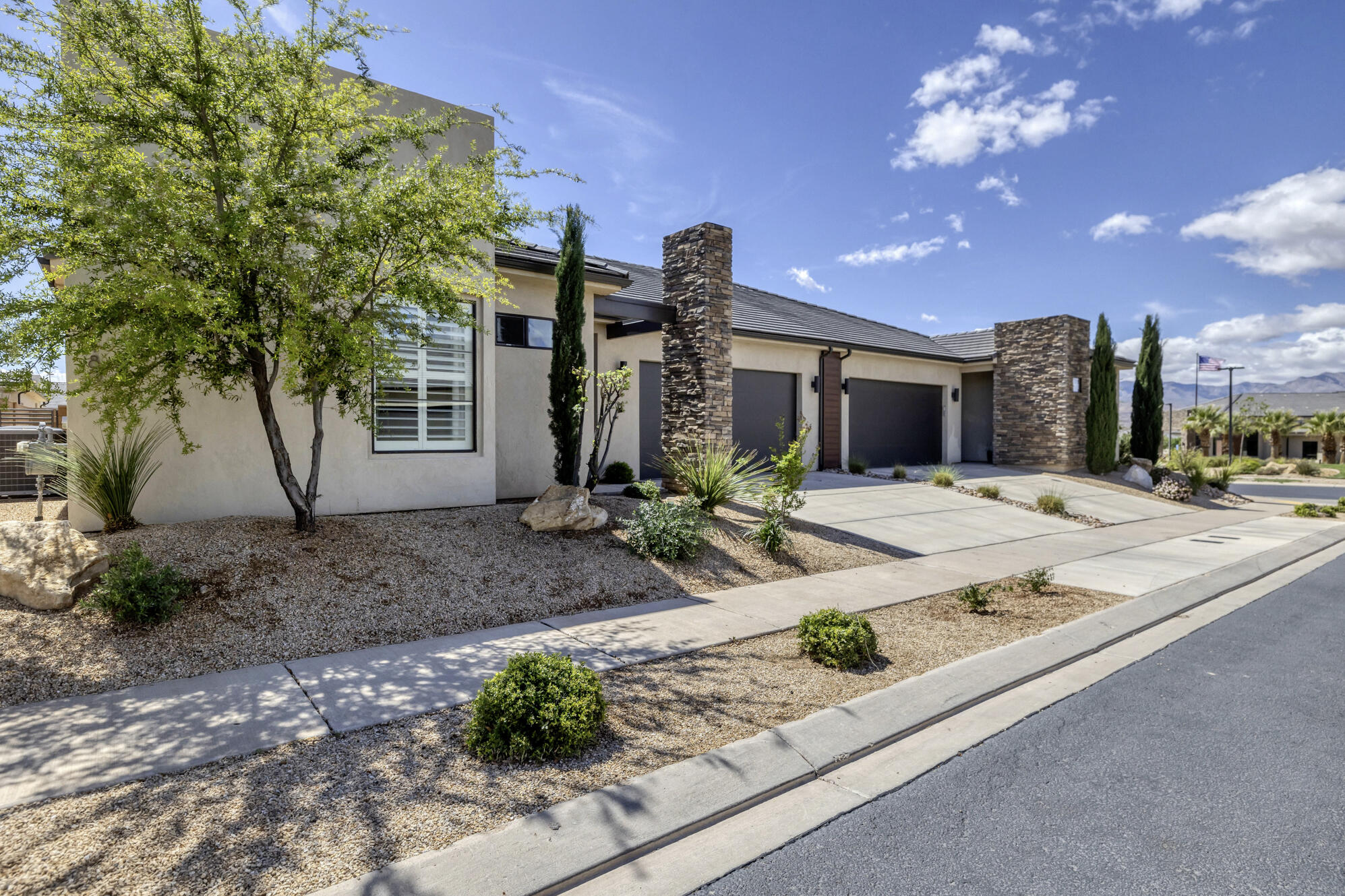 VILLAS AT SUN RIVER - Residential