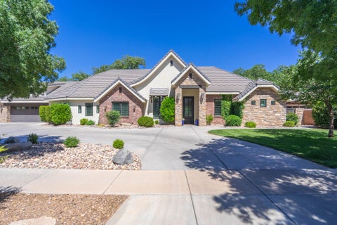 Photo of 683 S 990 W, Hurricane, UT 84737 (MLS # 26-273398)