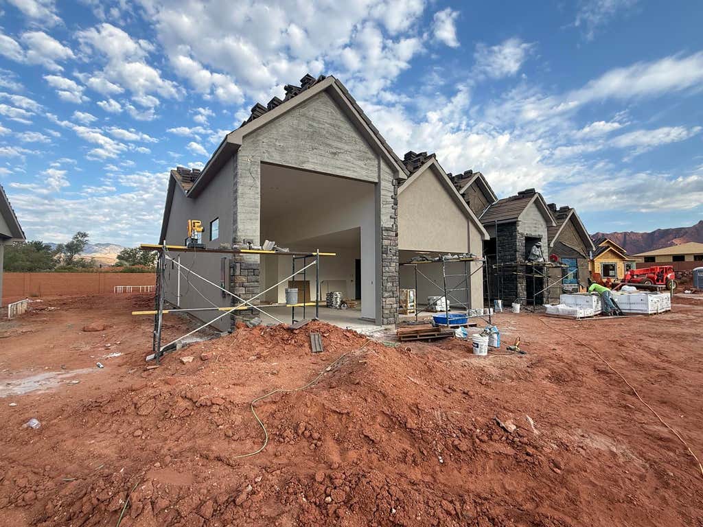 Photo of 61 N 640 W, Ivins, UT 84738 (MLS # 26-274195)