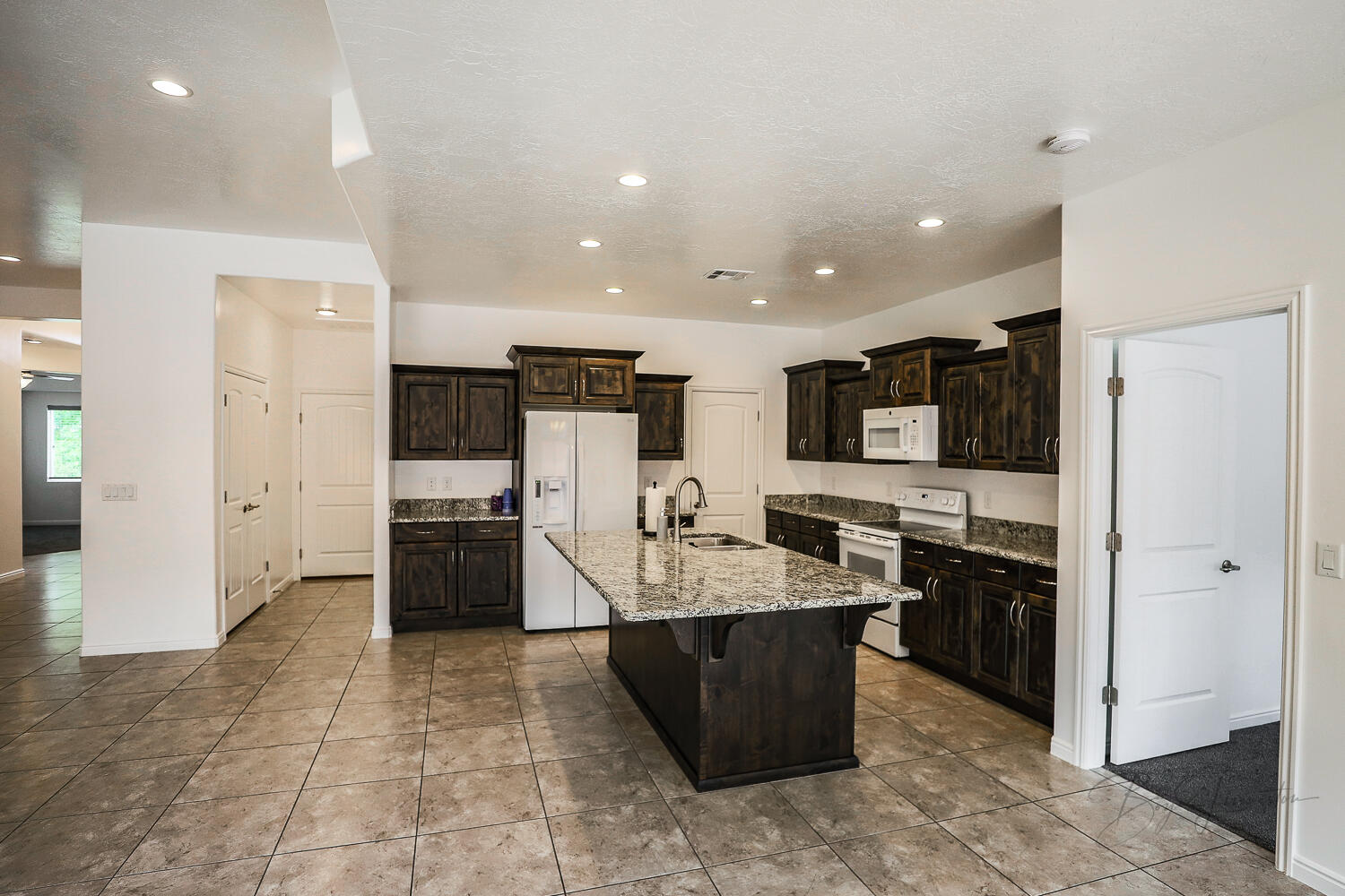 REDWOOD ESTATES - Residential