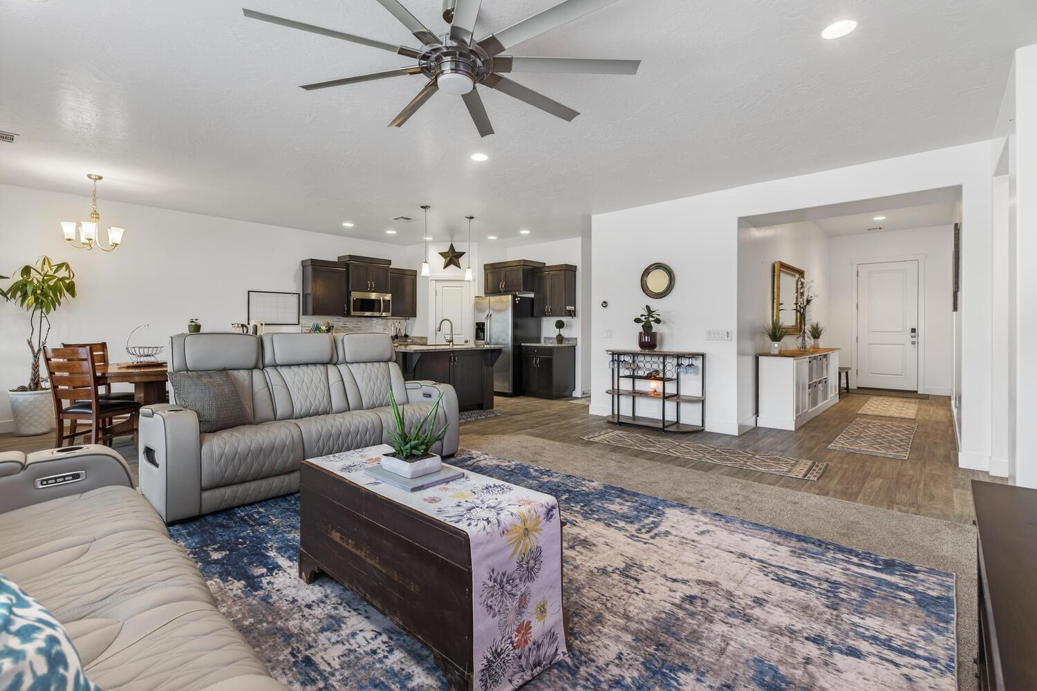 DESERT RIM - Residential