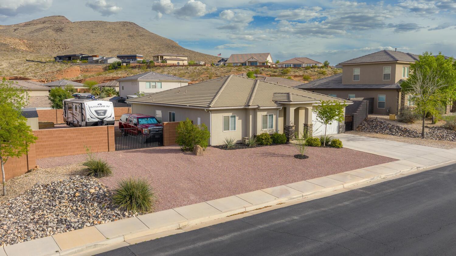 DESERT RIM - Residential