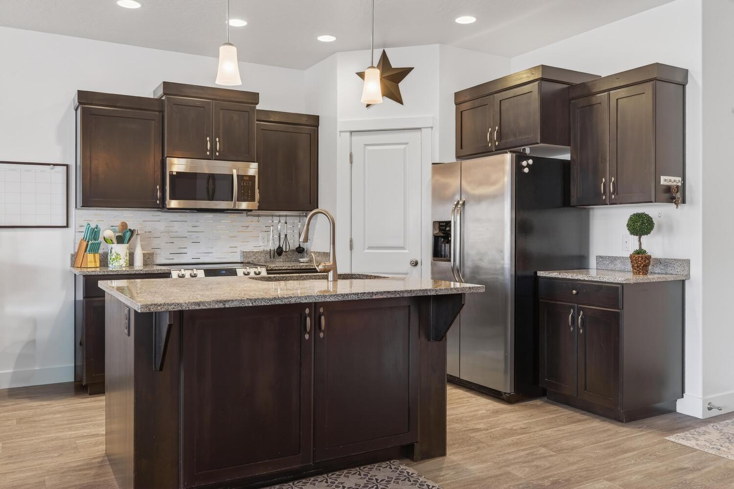 DESERT RIM - Residential