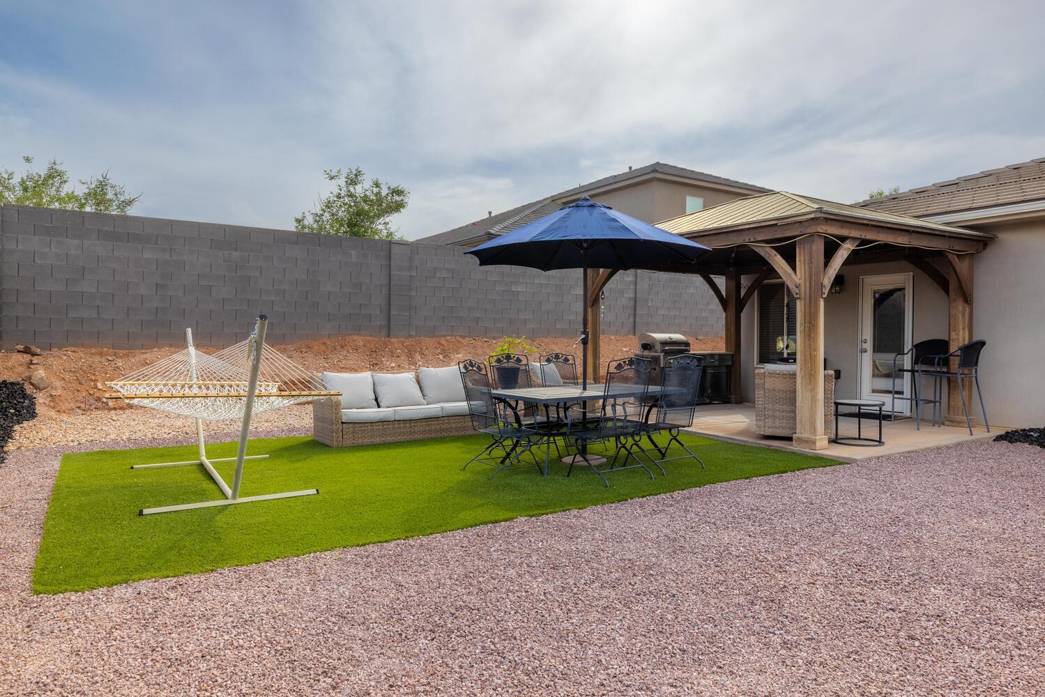 DESERT RIM - Residential