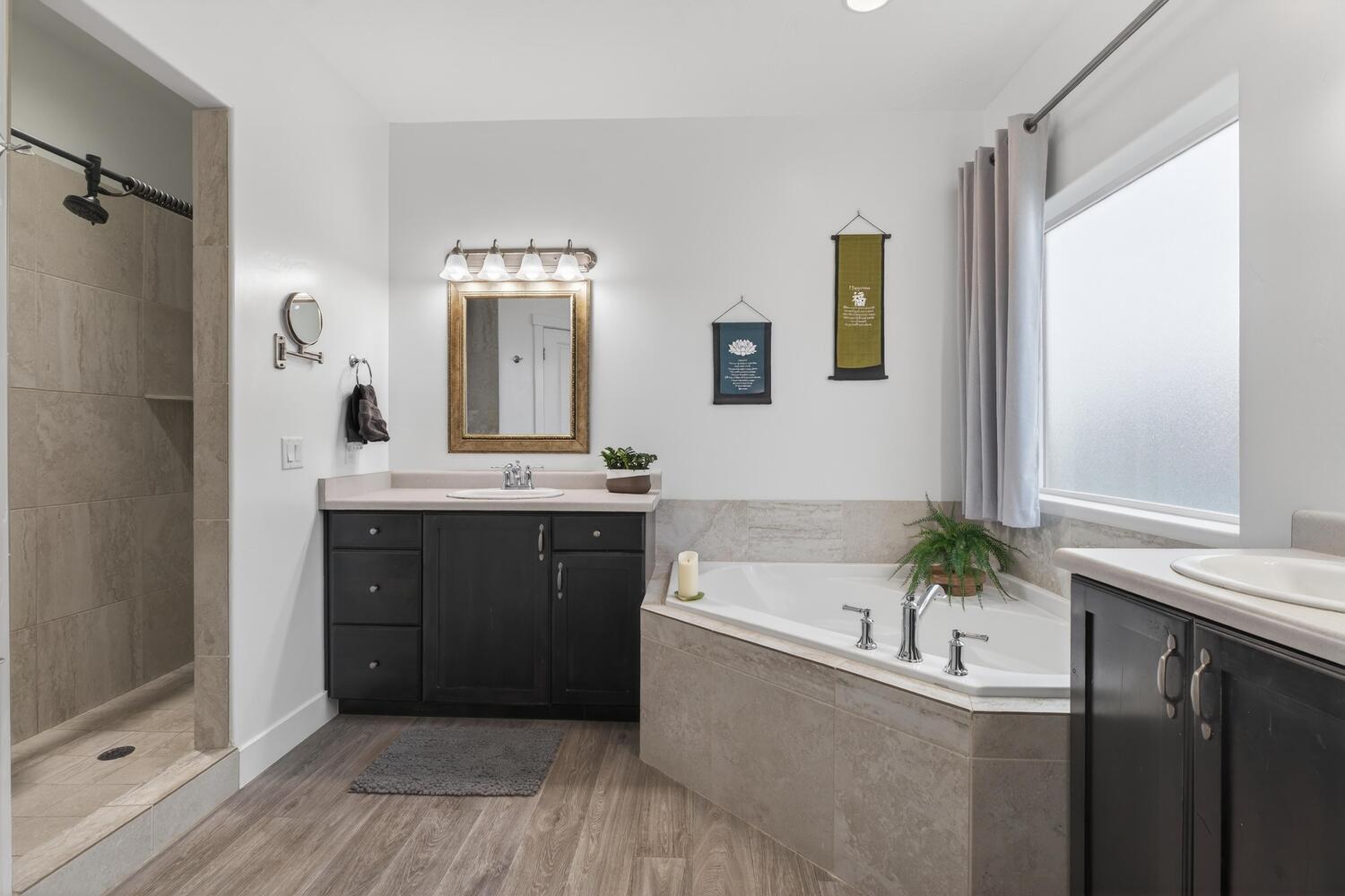 DESERT RIM - Residential