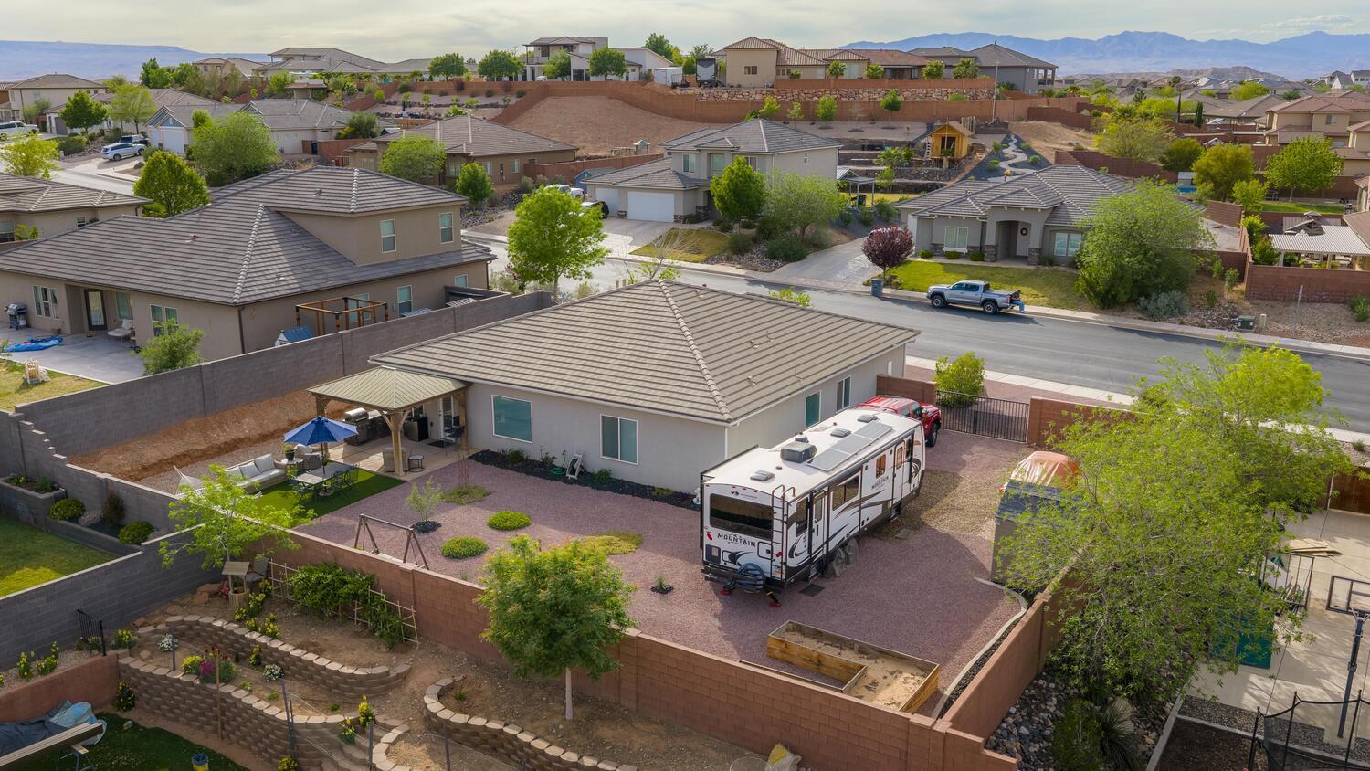 DESERT RIM - Residential