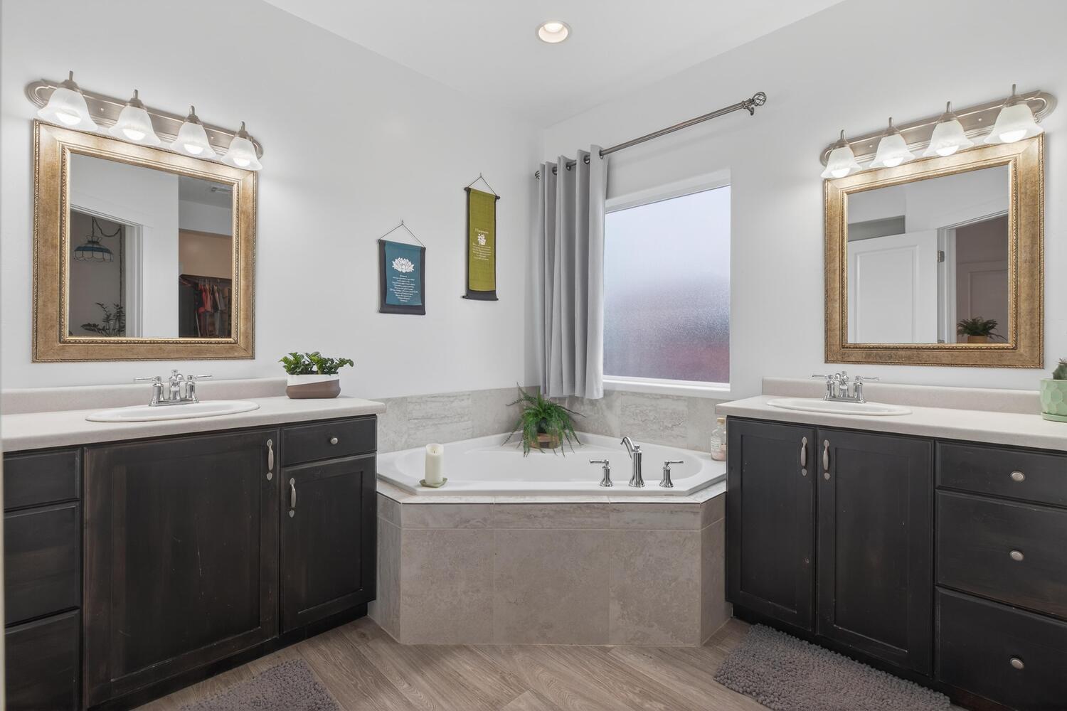 DESERT RIM - Residential