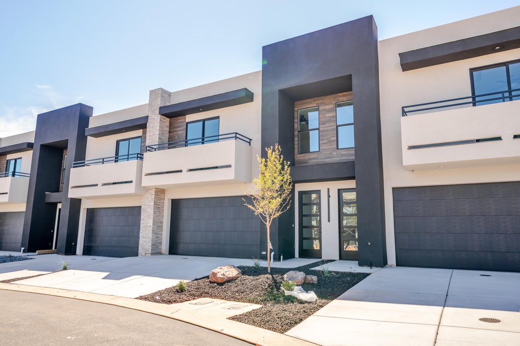 Photo of 2590 Cougar Trail 2 #2, Santa Clara, UT 84765 (MLS # 26-275811)