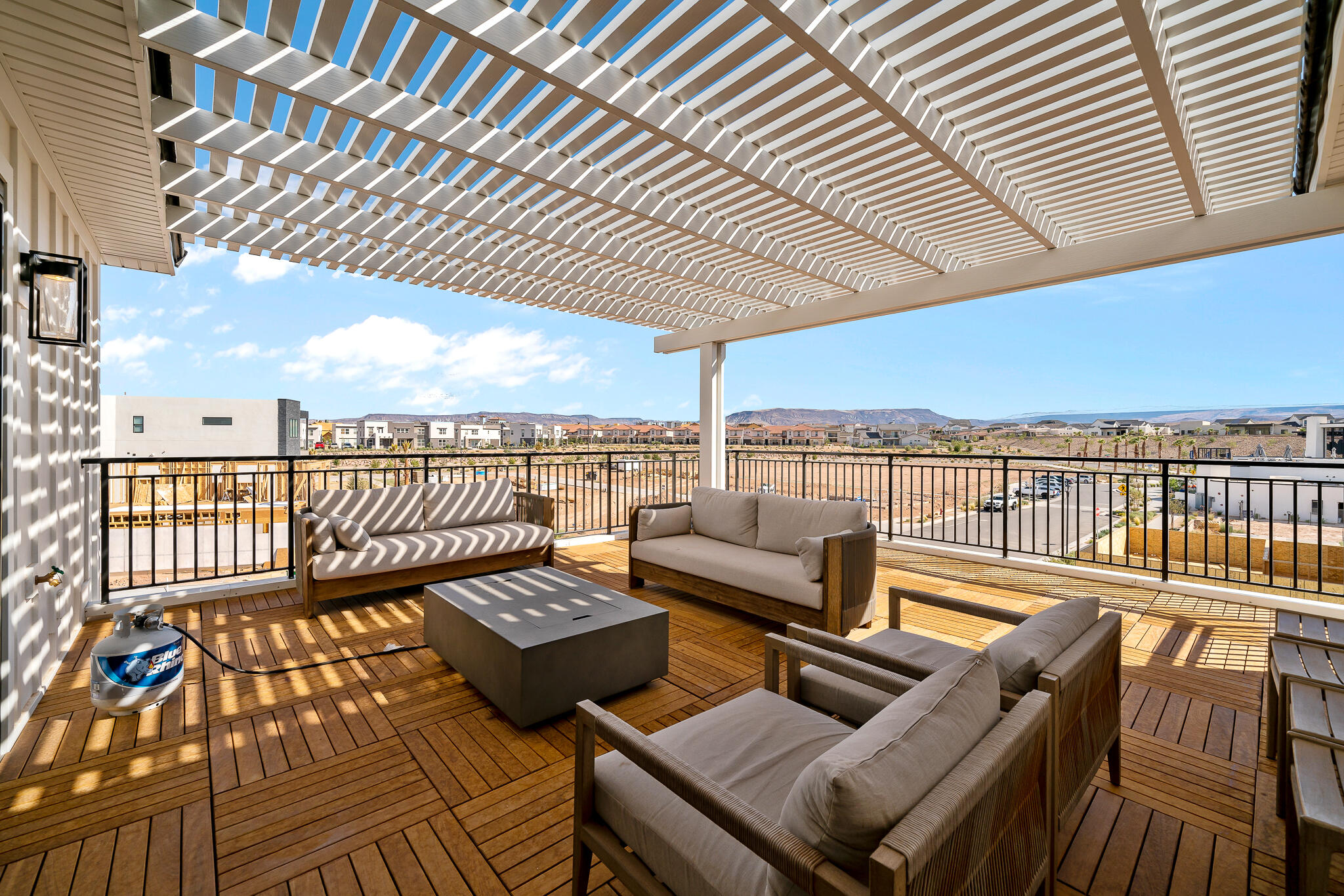 DESERT COLOR RESORT - Residential