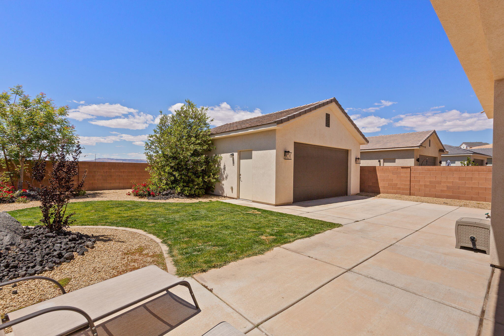 WHITE TRAILS - Residential