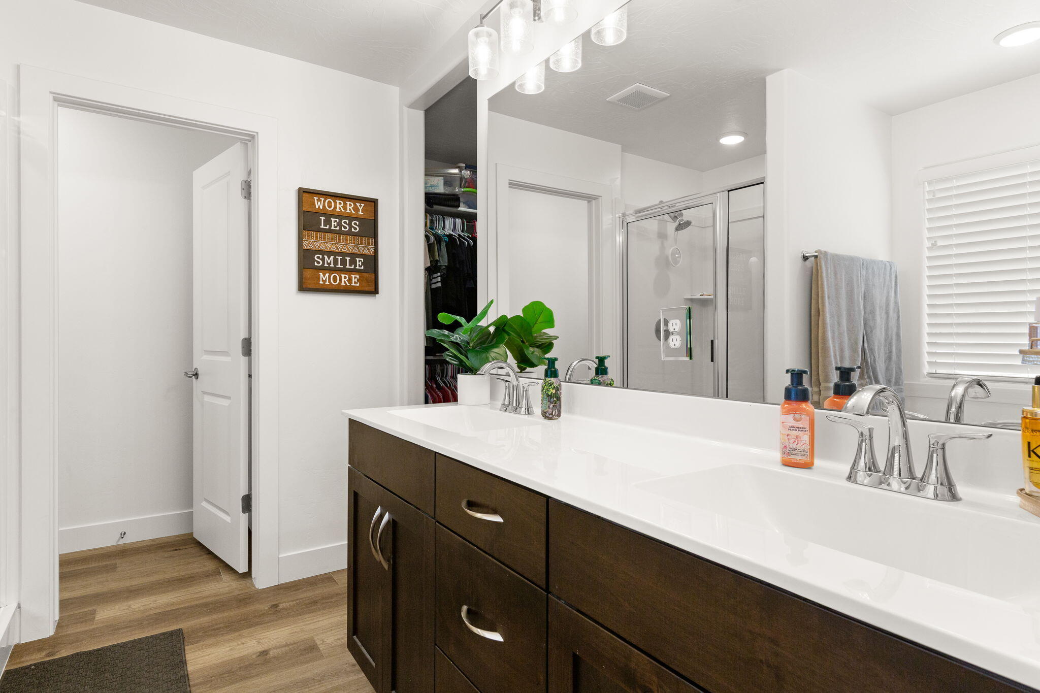 WHITE TRAILS - Residential