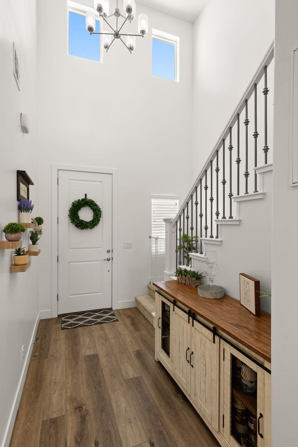 WHITE TRAILS - Residential