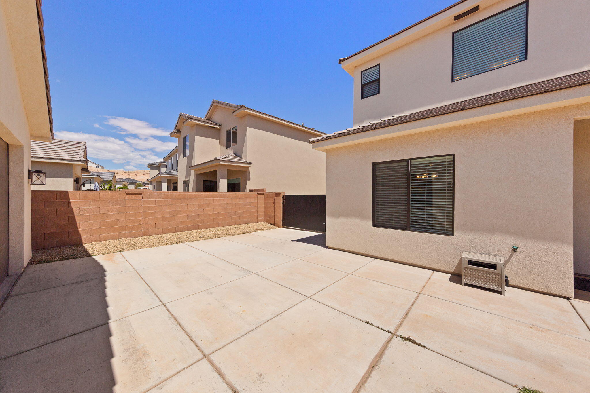 WHITE TRAILS - Residential