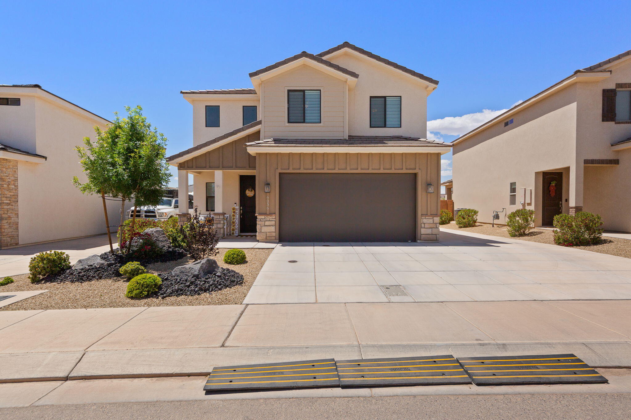 WHITE TRAILS - Residential