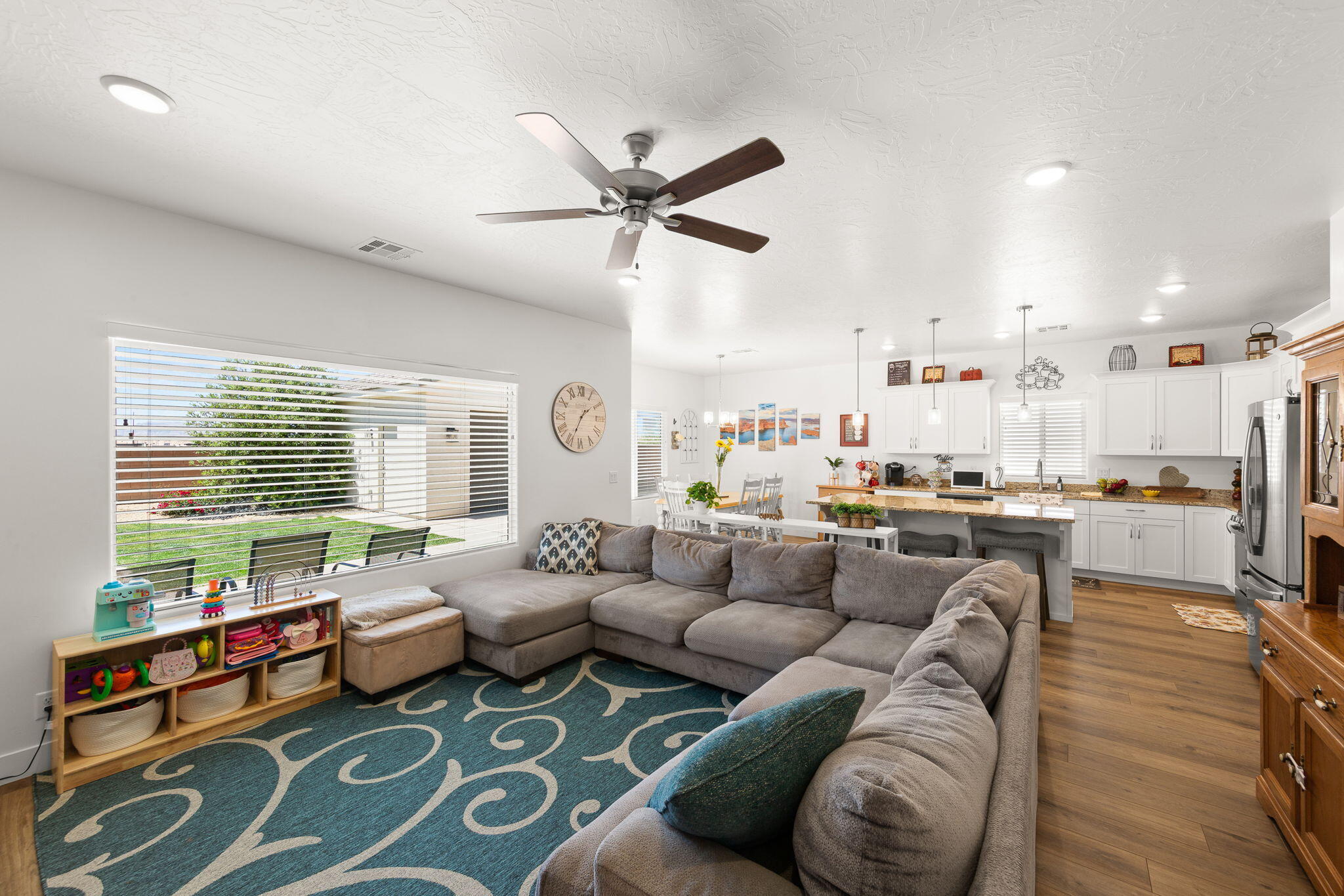 WHITE TRAILS - Residential