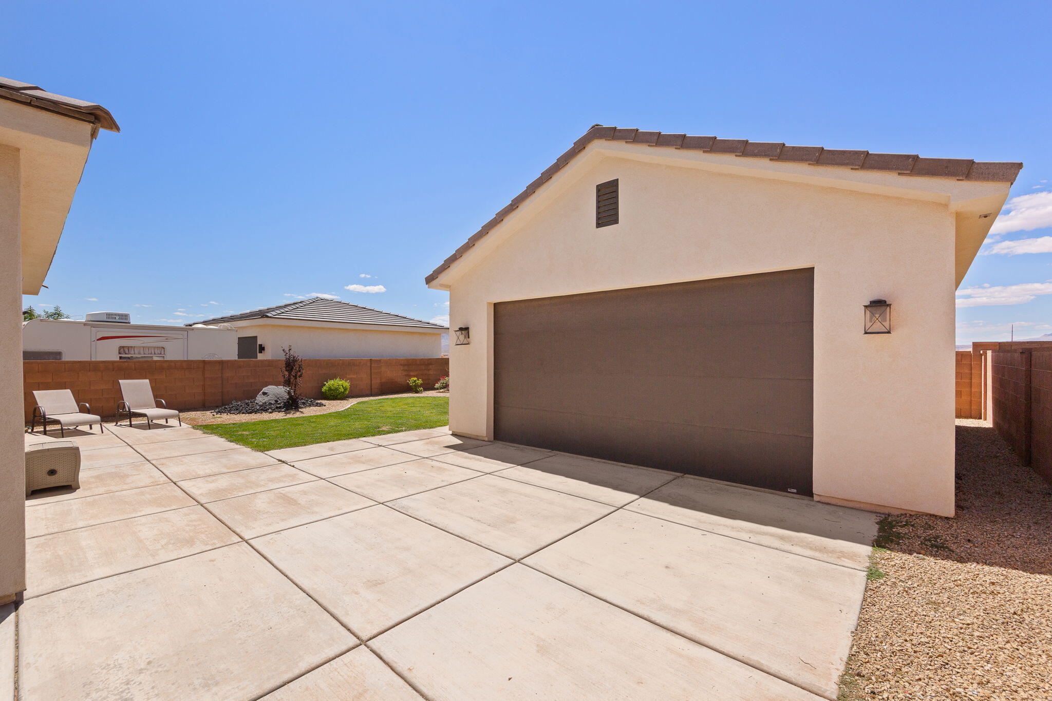 WHITE TRAILS - Residential